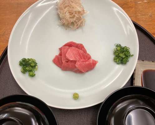 요리의 한 예 "참치 타다키"