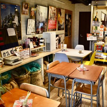 매장에서도 즐길 수 있어요