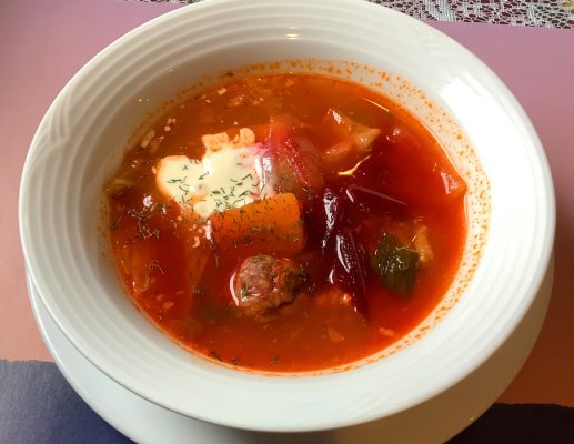 정통의 맛 재현 ‘보르시’