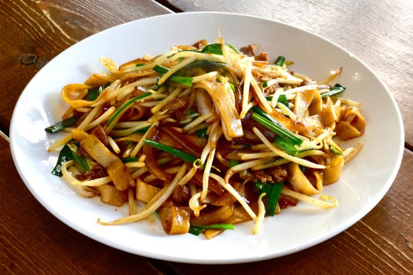 홍콩식 소고기 볶음 차우펀（乾炒牛河）